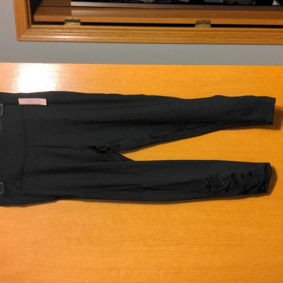 Victoria's Secret Incredible Essential Ultra High Rise Lace Up Leggings - Picture 3 of 7